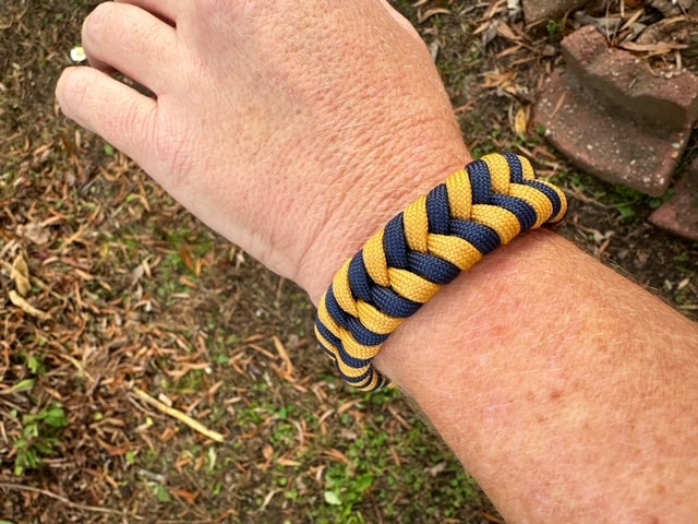 Fishtail Go Navy Midshipmen Paracord Bracelet